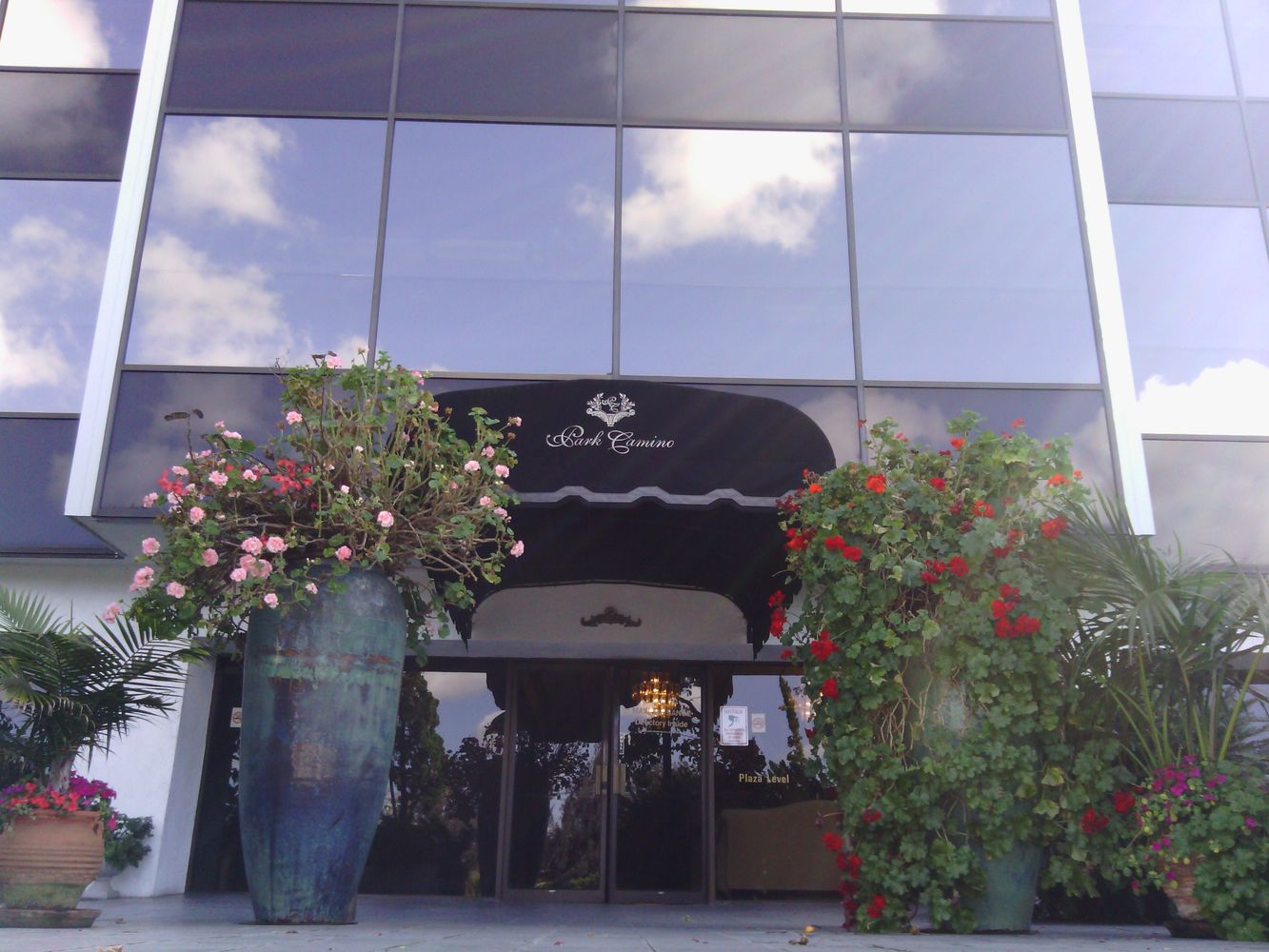 Very special, 1st floor gazebo level suite. 5 offices and open space.